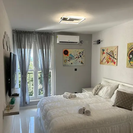 Apartment Cloud9 Split